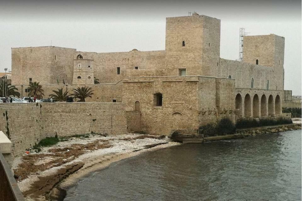 Affittacamere La Cattedrale Sul Mare Трани Екстериор снимка