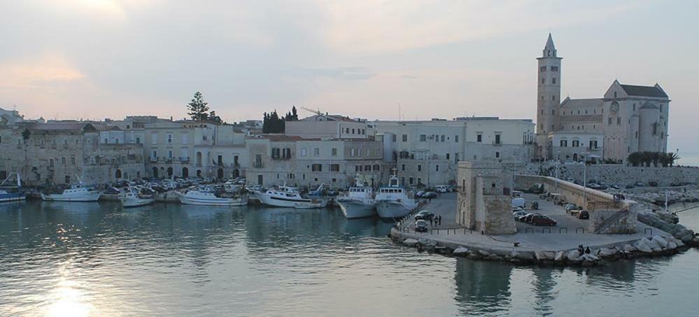 Affittacamere La Cattedrale Sul Mare Трани Екстериор снимка