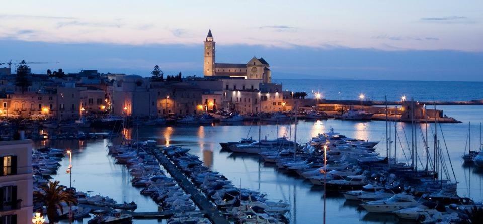 Affittacamere La Cattedrale Sul Mare Трани Екстериор снимка